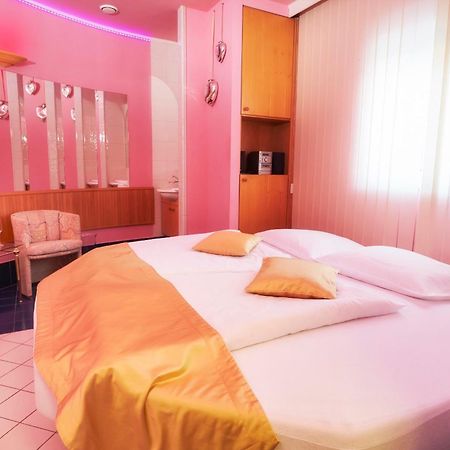 Wellness Hotel Eroplán Rožnov pod Radhoštěm Kültér fotó