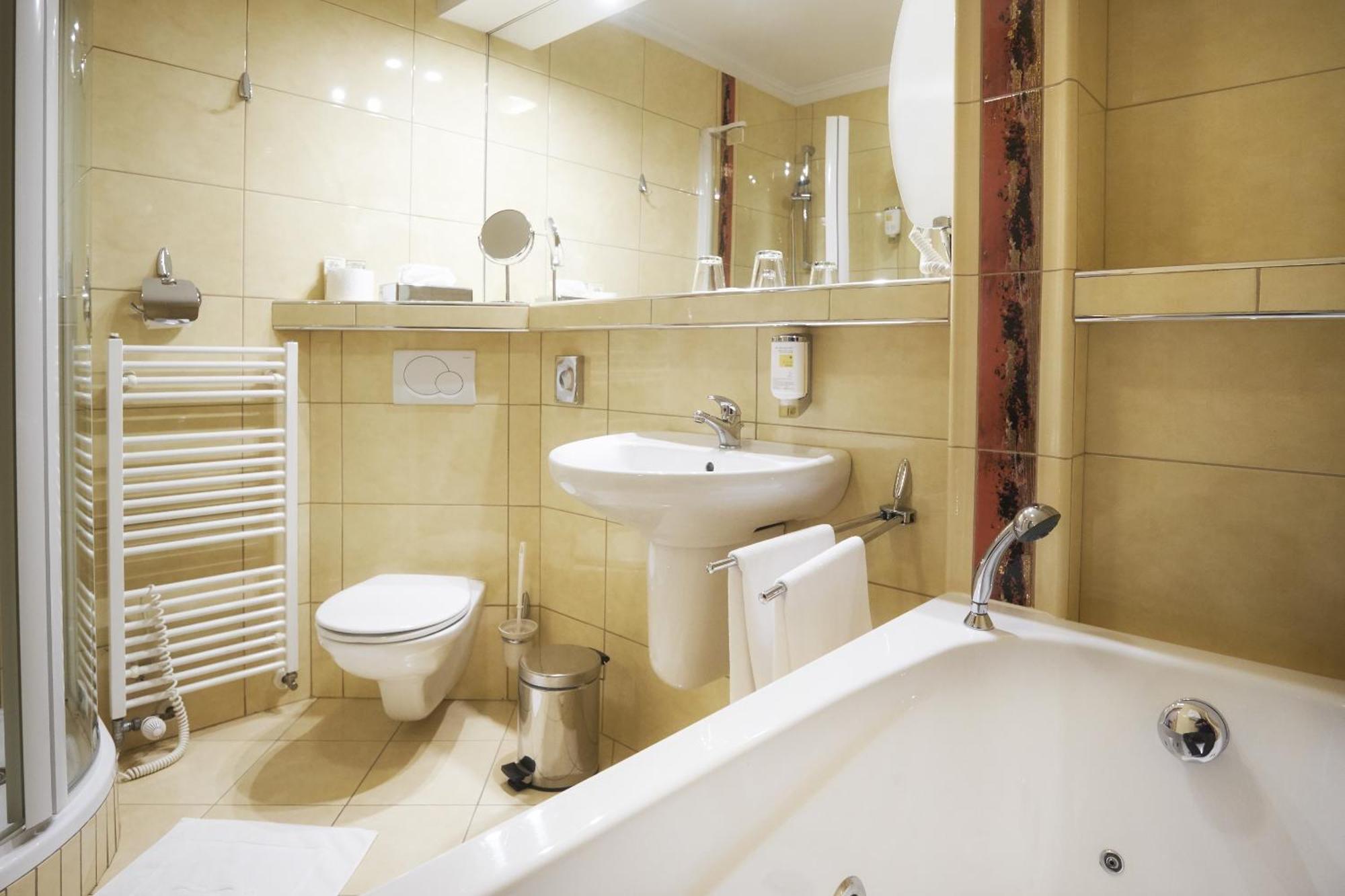 Wellness Hotel Eroplán Rožnov pod Radhoštěm Kültér fotó