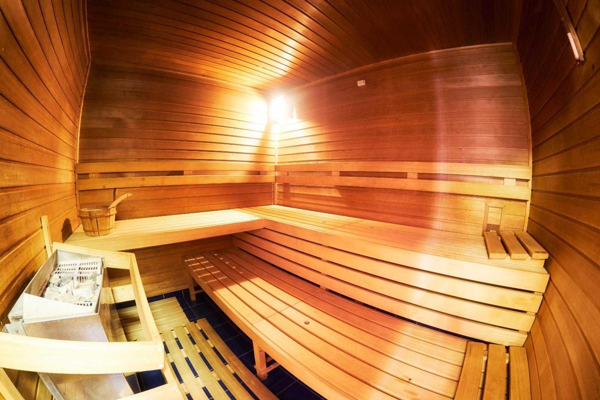 Wellness Hotel Eroplán Rožnov pod Radhoštěm Kültér fotó