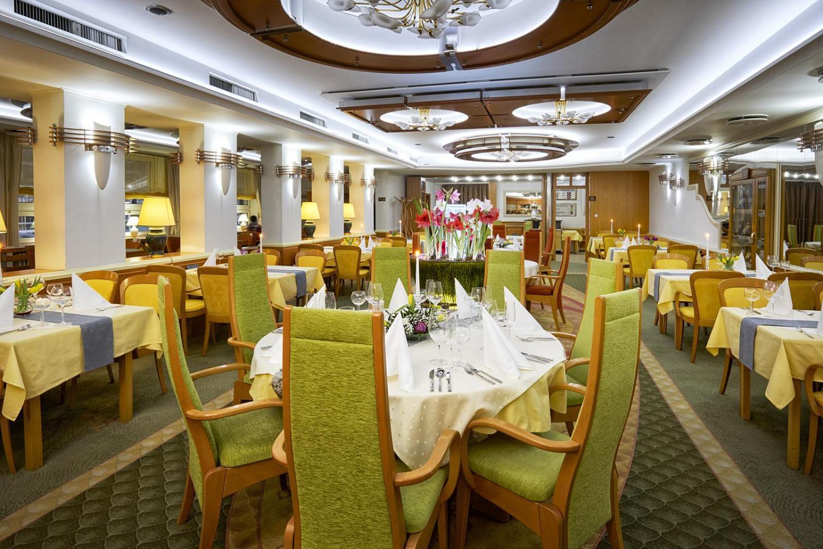 Wellness Hotel Eroplán Rožnov pod Radhoštěm Kültér fotó