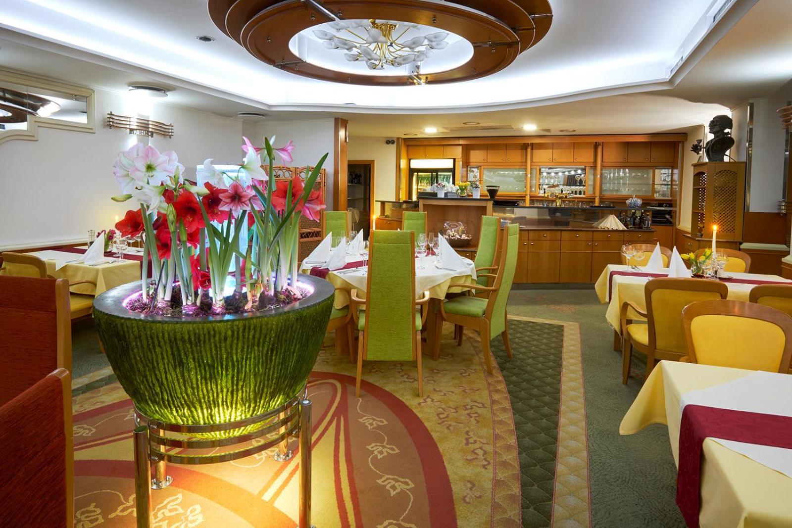 Wellness Hotel Eroplán Rožnov pod Radhoštěm Kültér fotó