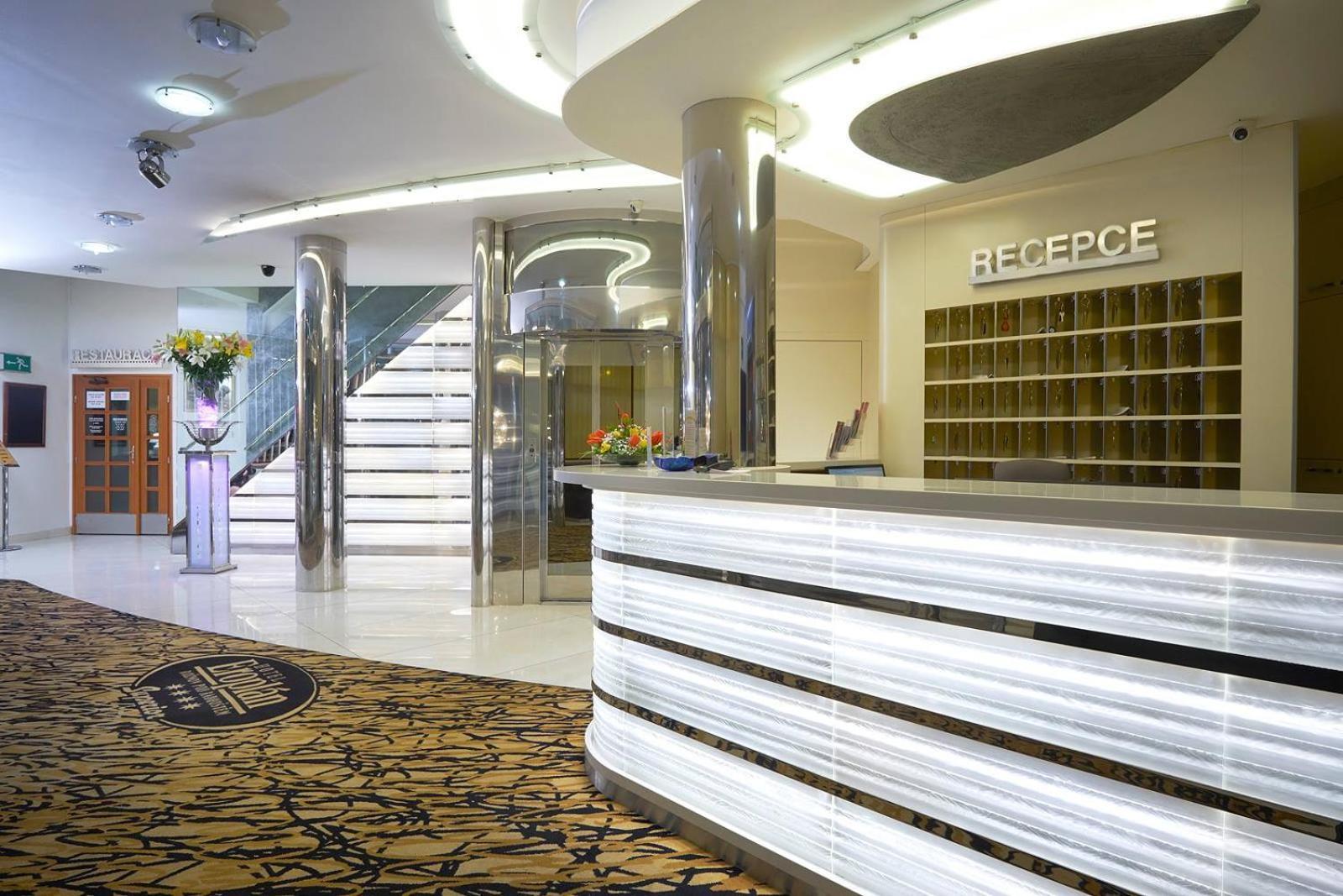 Wellness Hotel Eroplán Rožnov pod Radhoštěm Kültér fotó