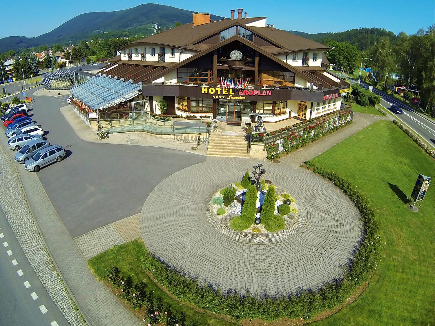Wellness Hotel Eroplán Rožnov pod Radhoštěm Kültér fotó