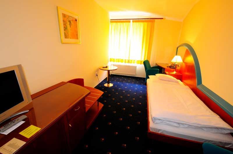 Wellness Hotel Eroplán Rožnov pod Radhoštěm Kültér fotó