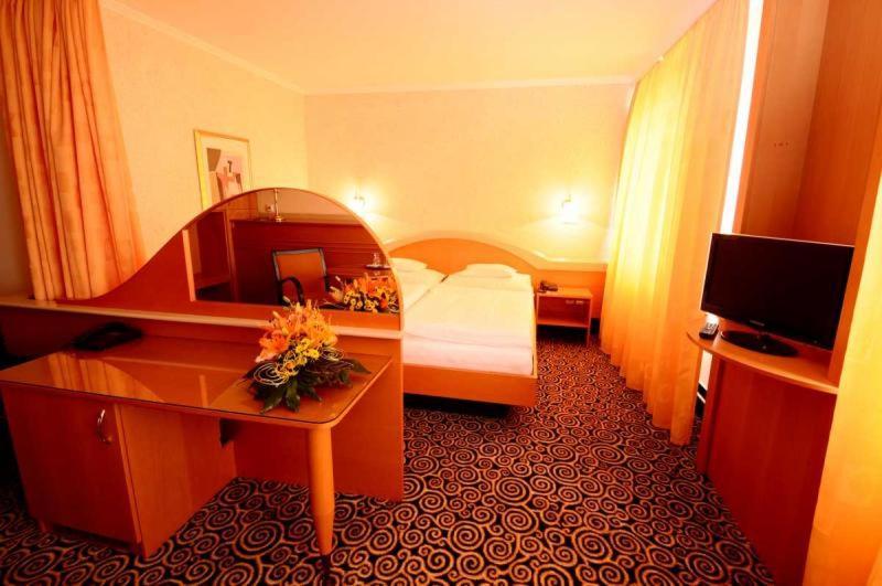 Wellness Hotel Eroplán Rožnov pod Radhoštěm Kültér fotó